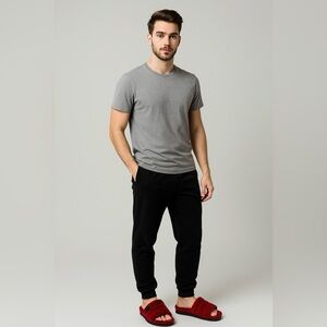 1819- UGG Men’s Slippers Red Size 8 – Style 1117473 – New Without Tag